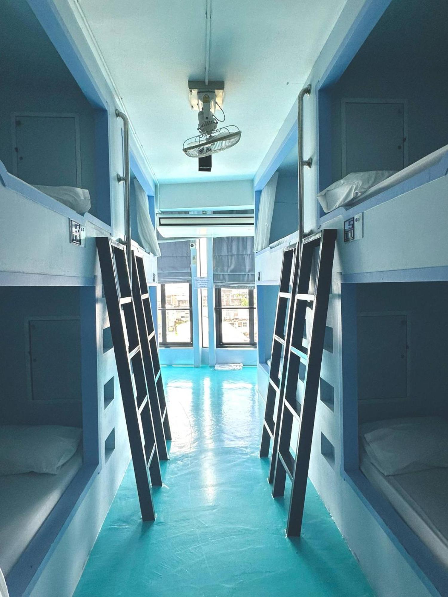 The Port Hostel Surat Thani Esterno foto
