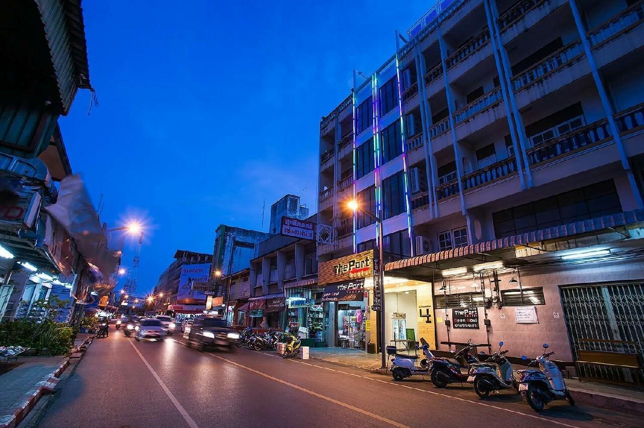 The Port Hostel Surat Thani Esterno foto